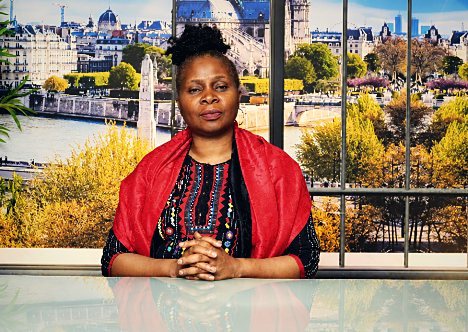 Pasteure Bola Ogedengbe, foulard rouge
